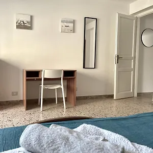 Lorenzo's House Centre - Comfortable Large With 2 Bedrooms And 2 Baths, Close To Trains, Metro And Bus Station , Aeroporto di Catania Fontana Rossa Italia